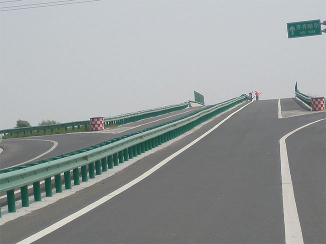 柳州高速公路护栏的材质与规格