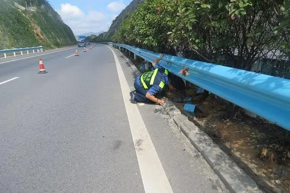 柳州高速路波形护栏