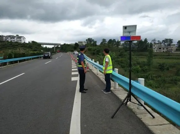 柳州高速公路钢护栏