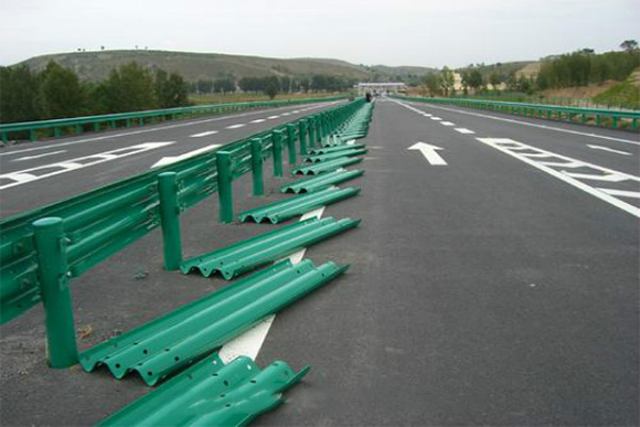 柳州波形护栏的维护与管理确保道路安全的关键步骤